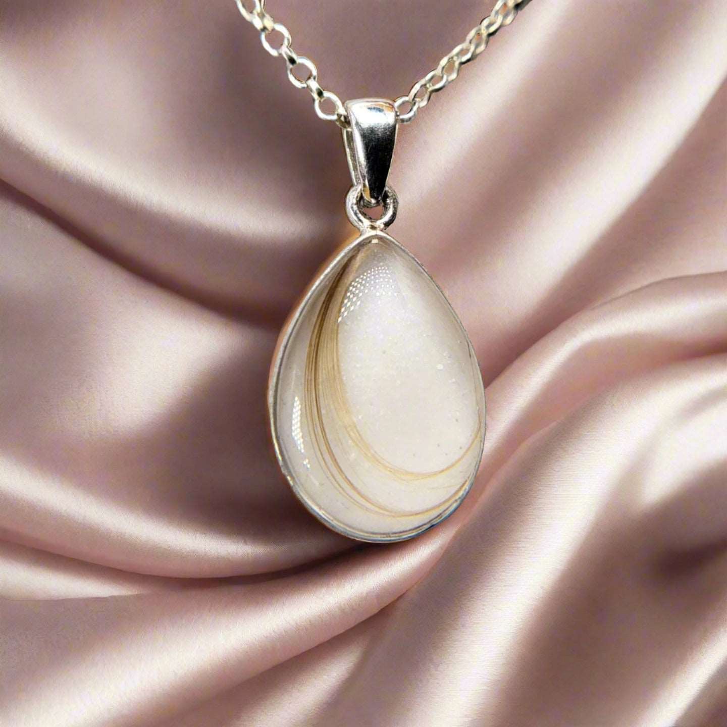 The Dena Teardrop Breastmilk Pendant – Cumbria Life Casting